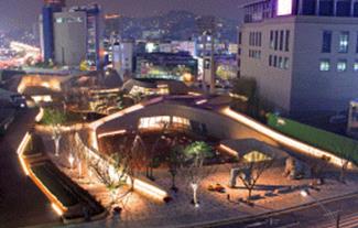 2009年10月にオープンした東大門歴史文化公園の夜景