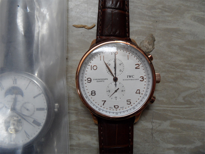 6．秘密売り場で日本人観光客に販売された腕時計偽造品