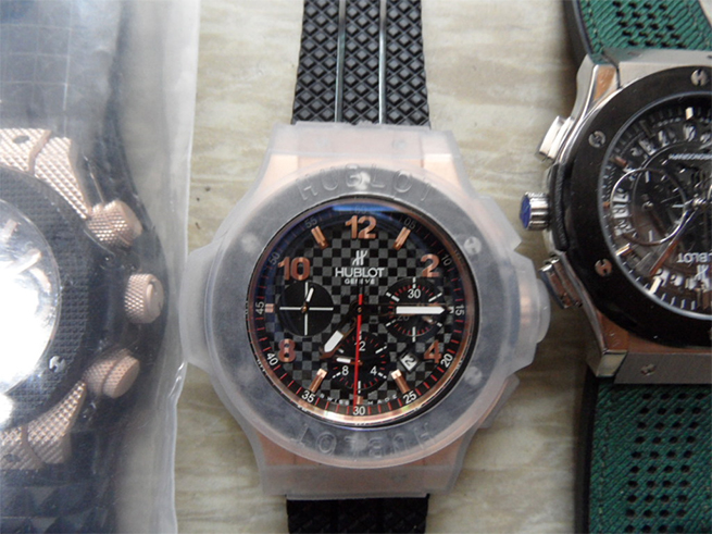 8．秘密売り場で日本人観光客に販売された腕時計偽造品