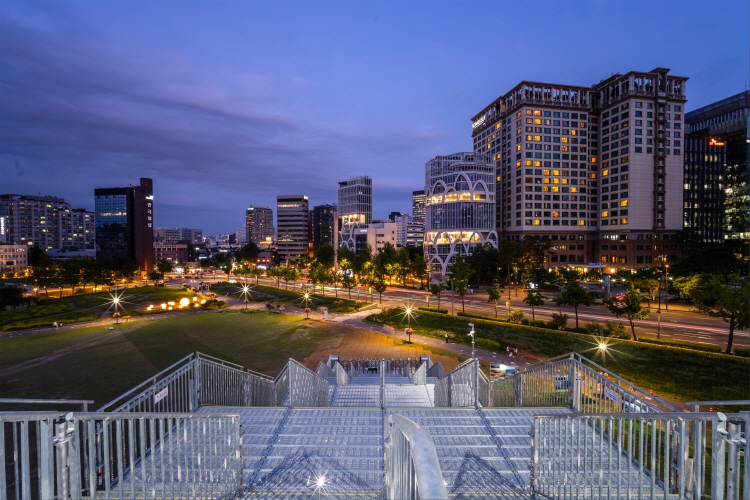 ソウル都市建築ビエンナーレのテーマ館「ハヌルソ」の運営時間を20時まで延長