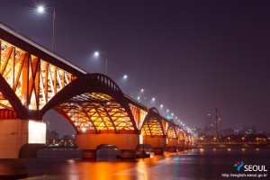 ハンガン（漢江）橋の夜景