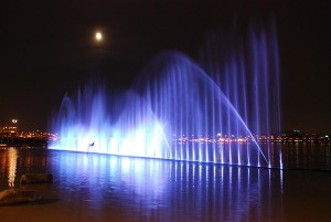 ハンガン(漢江)公園で清涼感ある水しぶきを楽しみましょう！