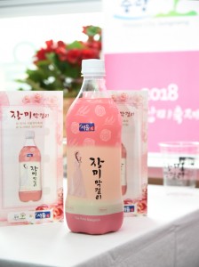 ソウル市の都市再生事業で誕生した韓国初の特産物「薔薇マッコリ」