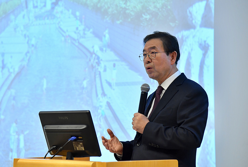 パク・ウォンスン(朴元淳)市長、ソウル市長として初めて中国・北京大学で講演