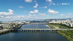 ソウル上空からの映像 - ハンガン(漢江)にかかる橋