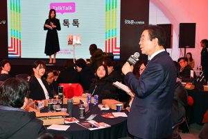 ソウル市長、新しいクァンファムン(光化門)広場の文化的利用について｢広場文化フォーラム｣で討論