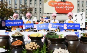 ソウル市長、ソウル広場で韓国の養豚農家を応援