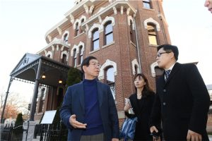 パク・ウォンスン(朴元淳)市長、自主外交の象徴「駐米大韓帝国公使館」訪問
