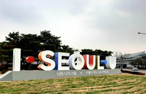 キンポ(金浦)国際空港とノドゥルソム(ノドゥル島)にも「I・SEOUL・U」の造形物を設置