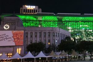 メキシコ独立200周年を記念して、ソウル市庁建物をライトアップ