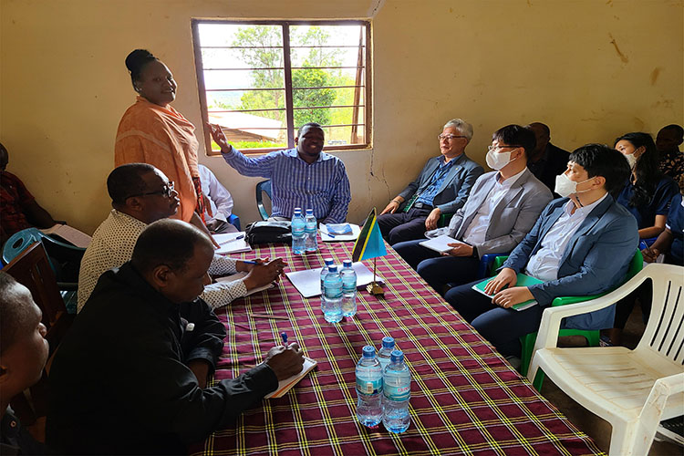 タンザニア・アルーシャ州の農村地域代表とのミーティング