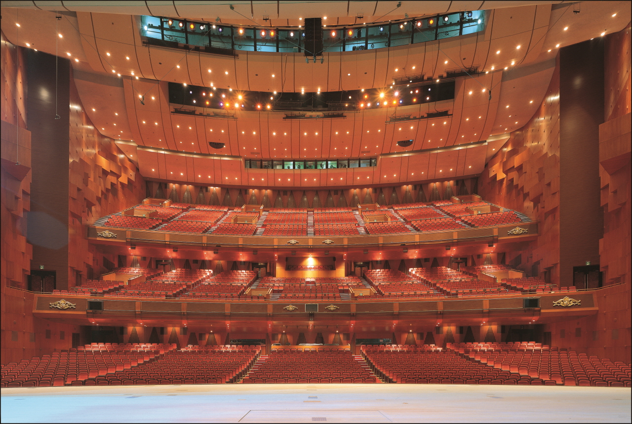 世宗文化会館内部大劇場の舞台から見た観客席の写真