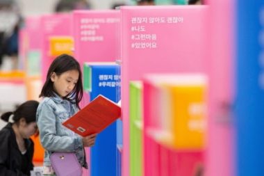 オ・セフン(呉世勲)市長、ソウルに新たな読書文化を定着させる…2023年野外図書館開場3週間で12万人訪問