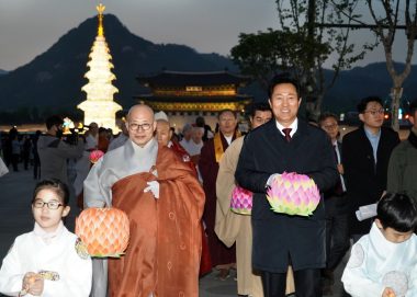 「灌仏会(釈迦誕生日)」奉祝点灯式-4