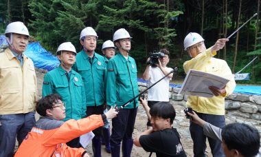 土砂崩れのおそれのある地域の現場点検-1