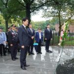 韓国戦争参戦勇士記念碑に献花-3