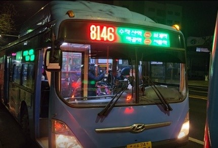 ソウル市、寒さを和らげる「バス停のあったかいす(暖かい+椅子)」カバー率81％にまで拡大…生活密着型の交通福祉を増進