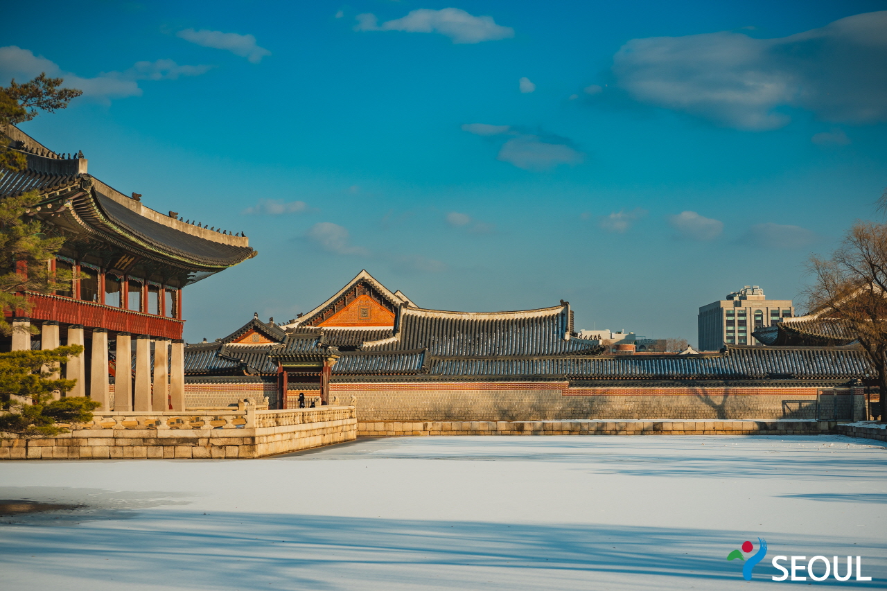 雪が積もった景福宮の全景写真5