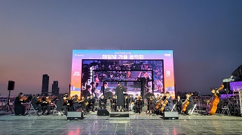 夕暮れ時の秋の音楽会