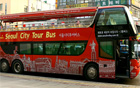 二階建てオープンバスに乗って“ソウルの伝統市場”を観光してください。