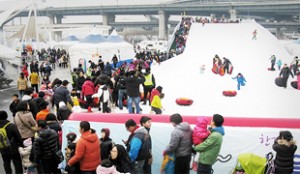 トゥクソム・汝矣島漢江公園の雪そりゲレンデオープン